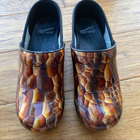 Dansko Shoes - Dansko Shoes